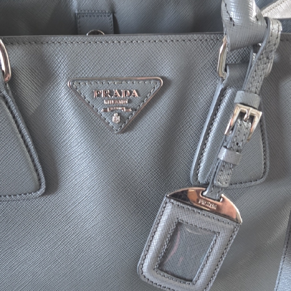 Trade... Do Not Buy Prada Galleria Saffiano leather tote in Two-tone grey - Picture 2 of 15
